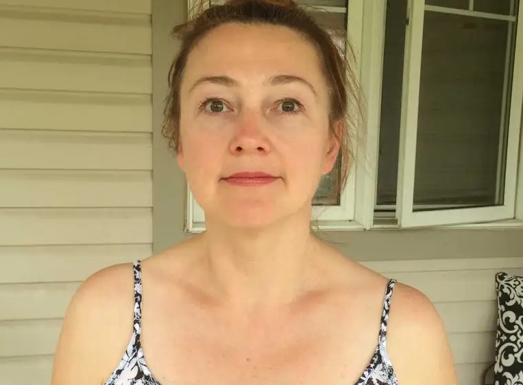 [Angela R.] portrait-of-a-woman-in-the-backyard-1000