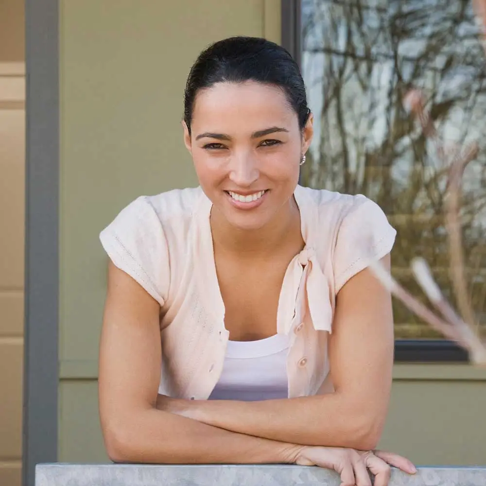[Nicole B] woman-on-front-porch-1000