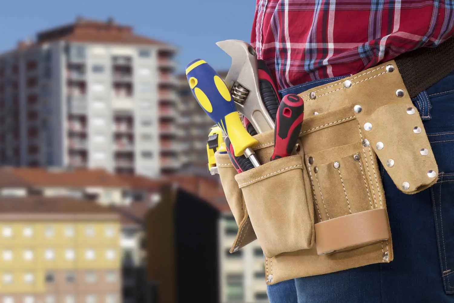 handyman-melbourne-palm bay-[commercial] professional-of-the-building-with-the-helmet-1500