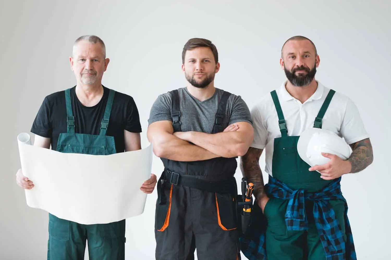 handyman-melbourne-palm bay-[general team] group-of-three-builders-preparing-for-remodeling-1500
